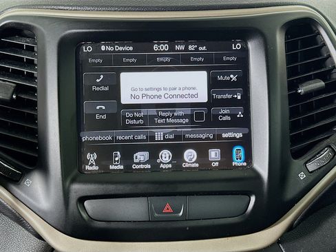 Used 2015 Jeep Cherokee Latitude w/ Comfort/Convenience Group FWD image 19