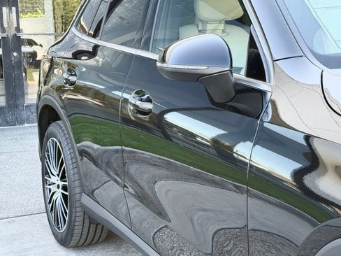 Used 2024 Mercedes-Benz GLC 300 image 9