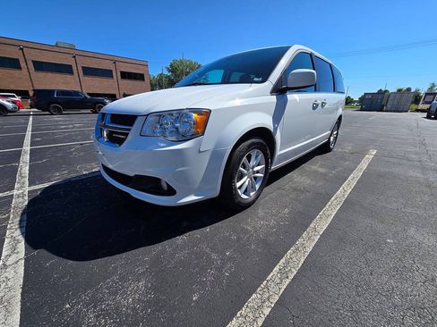 Used 2019 Dodge Grand Caravan SXT FWD image 2