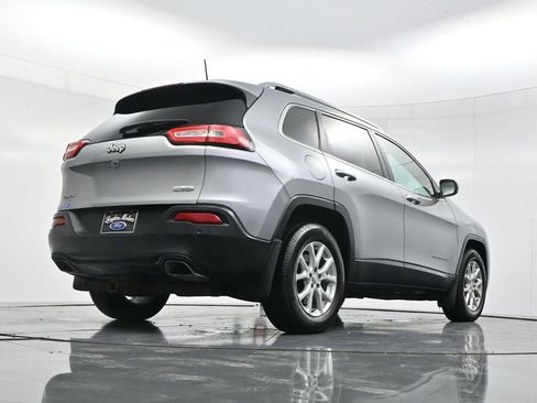 Used 2016 Jeep Cherokee Latitude w/ Safety/Convenience Group AWD/4WD image 50