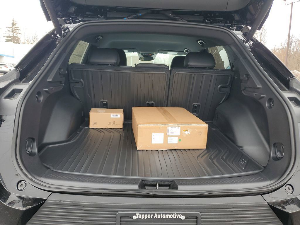 New 2026 Chevrolet Equinox EV LT FWD image 9