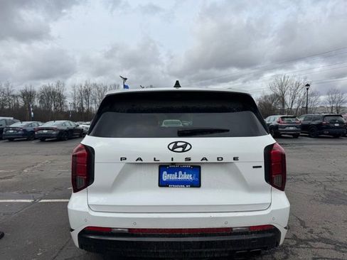 Used 2024 Hyundai Palisade Calligraphy image 3