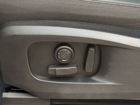 Used 2025 Land Rover Defender 110 S image 17