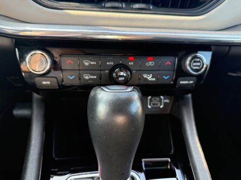 Certified 2022 Jeep Compass Limited image 17