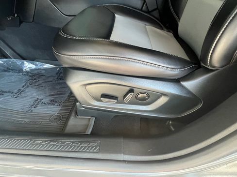 Used 2023 Ford Explorer XLT w/ Equipment Group 202A RWD image 20