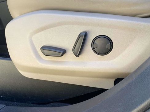 Used 2019 Ford Explorer XLT w/ Equipment Group 202A image 18