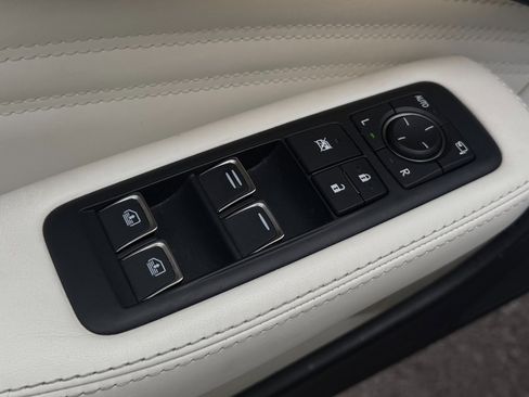 Used 2023 Lexus LS 500h AWD w/ Luxury Package image 93