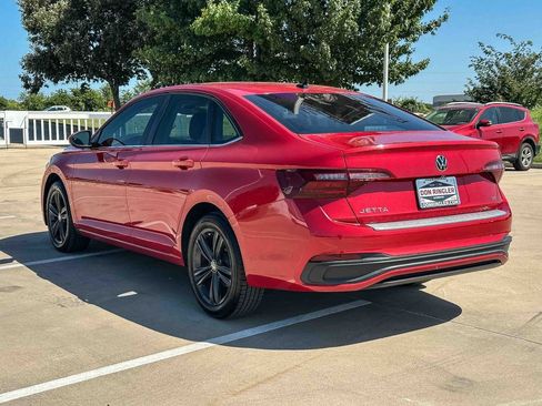 Used 2023 Volkswagen Jetta SE FWD image 5