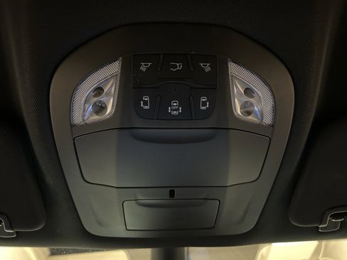 Used 2025 Chrysler Pacifica Select image 25