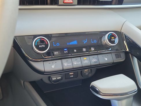 Used 2023 Hyundai Elantra Blue FWD image 32
