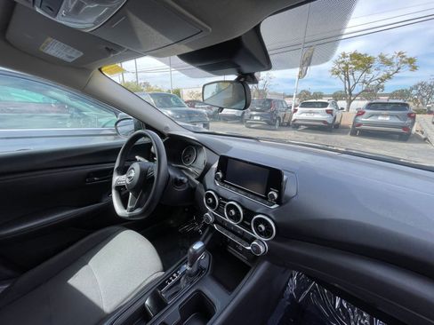 Used 2025 Nissan Sentra S image 34