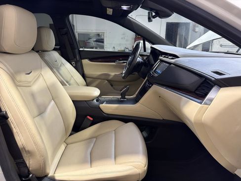 Used 2017 Cadillac XT5 Luxury w/ Driver Awareness Package FWD image 27