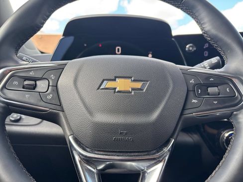 Used 2025 Chevrolet Trax LT w/ LT Convenience Package FWD image 27