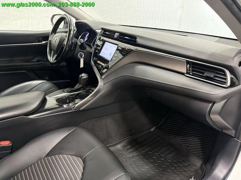 Used 2019 Toyota Camry SE FWD image 5