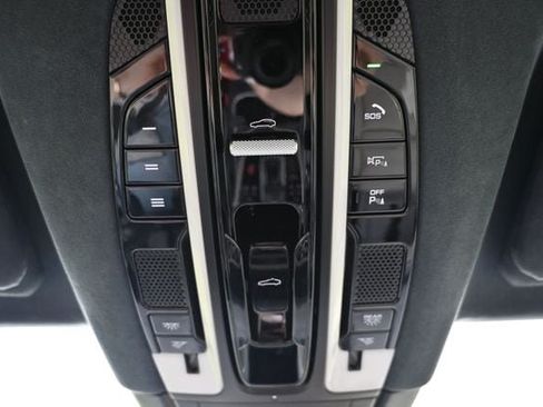 Used 2021 Porsche Cayenne Turbo S AWD/4WD image 33