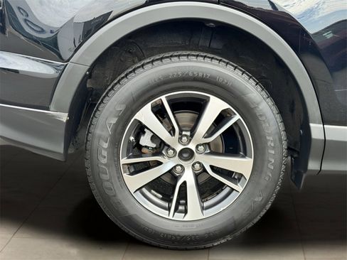 Used 2018 Toyota RAV4 XLE image 40