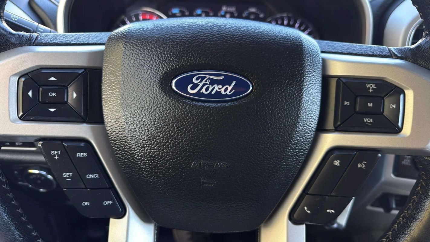 Used 2019 Ford F350 Lariat w/ Lariat Value Package AWD/4WD image 12