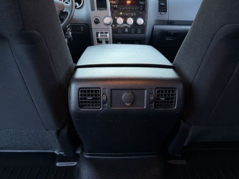 Used 2010 Toyota Tundra 4x4 CrewMax image 14