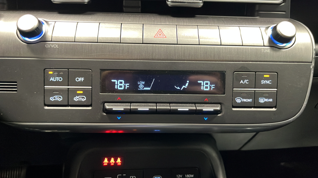 Used 2025 Hyundai Kona SEL AWD/4WD image 17
