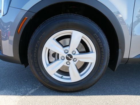 Certified 2025 Kia Sorento LX image 13