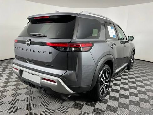 Used 2025 Nissan Pathfinder Platinum w/ Black Appearance Package FWD image 12