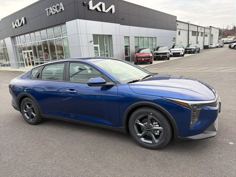 New 2025 Kia K4 LXS image 2