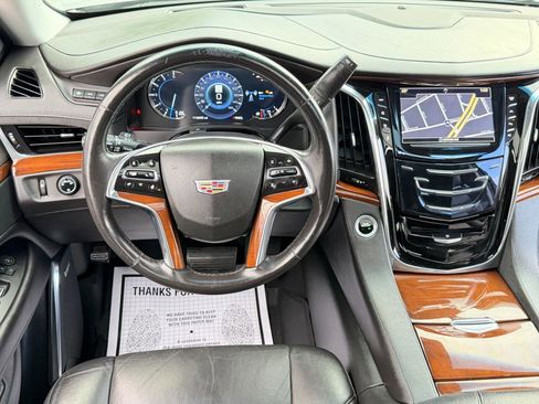 Used 2017 Cadillac Escalade Luxury AWD/4WD image 31