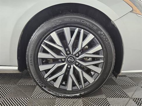 Used 2024 Nissan Altima 2.5 SV image 12