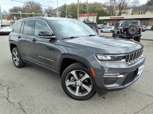Used 2025 Jeep Grand Cherokee Limited image 2