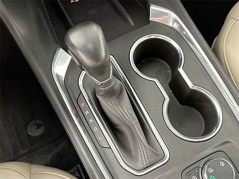 Used 2022 Chevrolet Traverse LT w/ LT Premium Package image 16