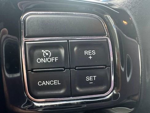 Used 2019 Dodge Grand Caravan SXT FWD image 14