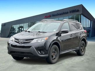 Used 2015 Toyota RAV4 LE video 1