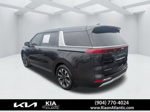 Used 2024 Kia Carnival EX FWD image 5