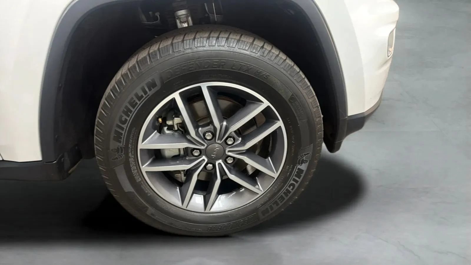 Used 2019 Jeep Grand Cherokee Limited AWD/4WD image 26