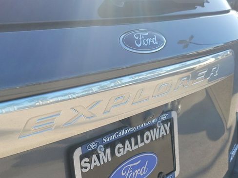 Certified 2023 Ford Explorer Platinum w/ Technology Package image 11