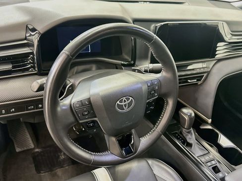 Used 2025 Toyota Camry SE FWD image 18
