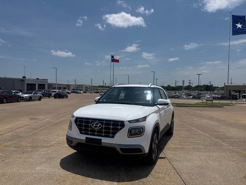 Used 2025 Hyundai Venue SEL FWD image 6