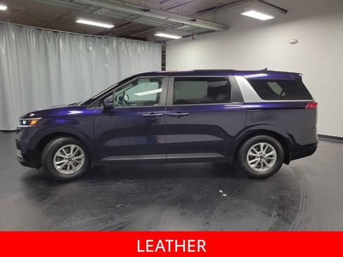 Used 2024 Kia Carnival LX image 5