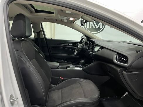 Used 2018 Buick Regal Preferred image 31