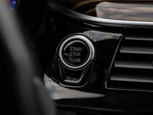 Used 2018 BMW 540i xDrive w/ M Sport Package image 19