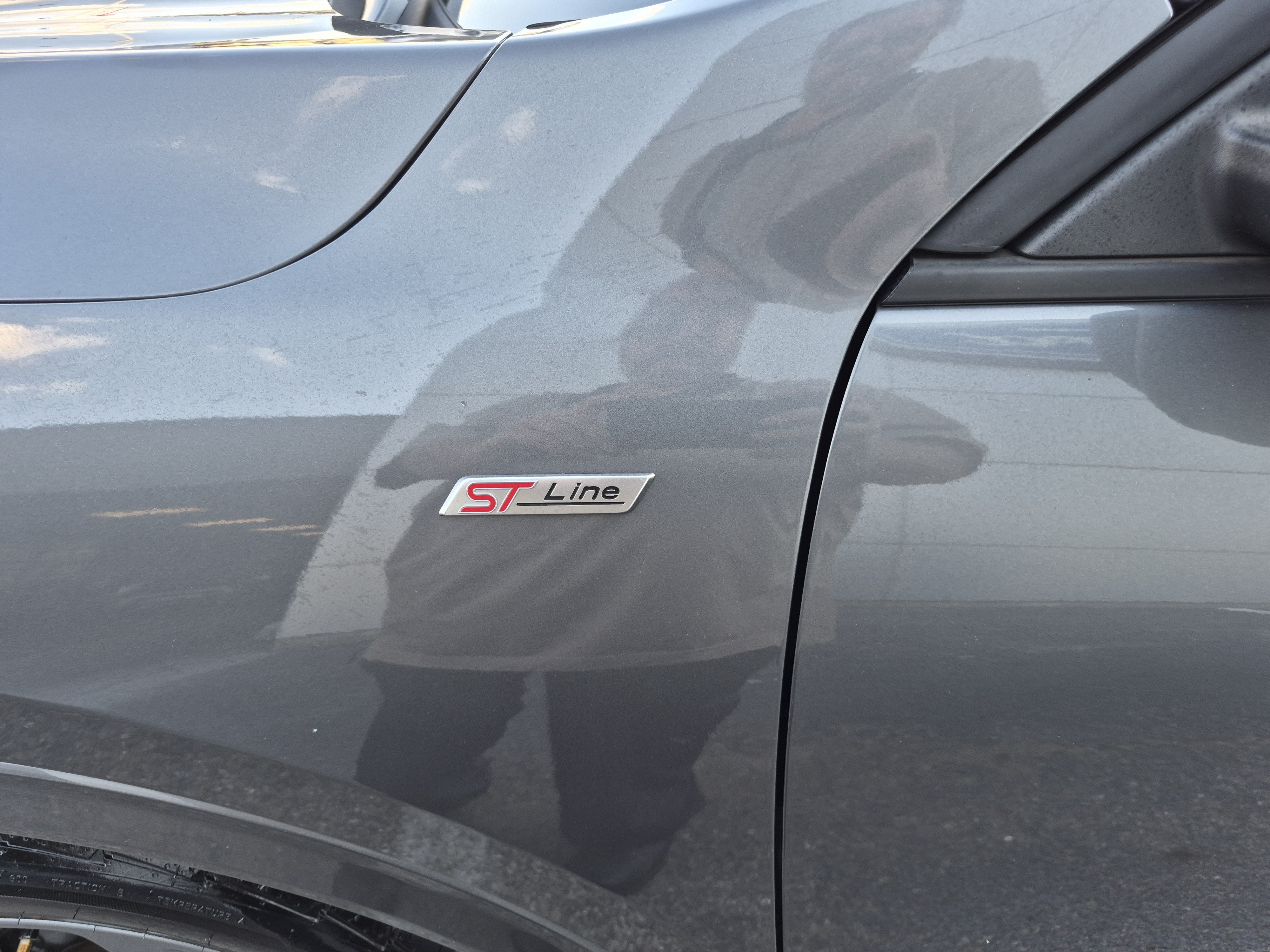 Used 2023 Ford Escape ST-Line w/ Tech Pack #1 FWD image 9
