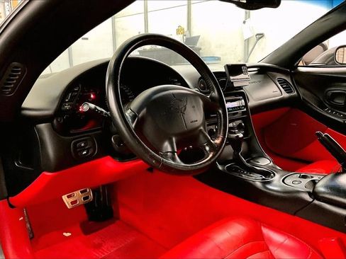 Used 2004 Chevrolet Corvette Coupe w/ Preferred Equipment Group image 13