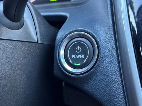 Used 2022 Chevrolet Bolt EUV Premier w/ Launch Edition image 23