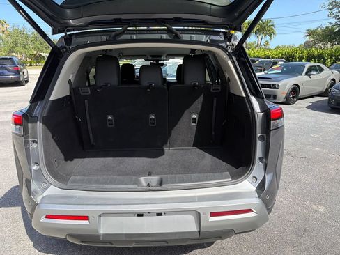 Used 2025 Nissan Pathfinder SL FWD image 17