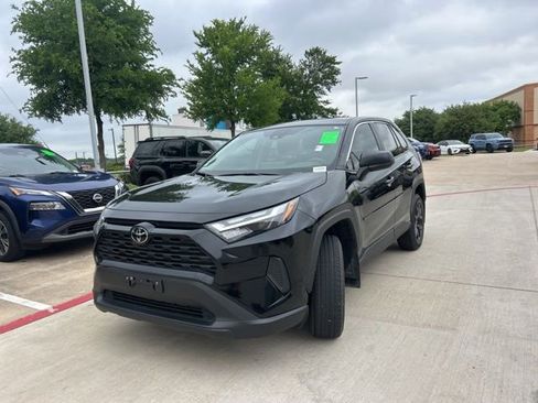 Used 2025 Toyota RAV4 LE image 7