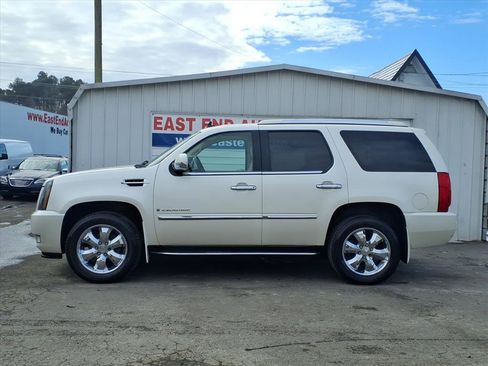Used 2007 Cadillac Escalade AWD w/ Information Package image 2