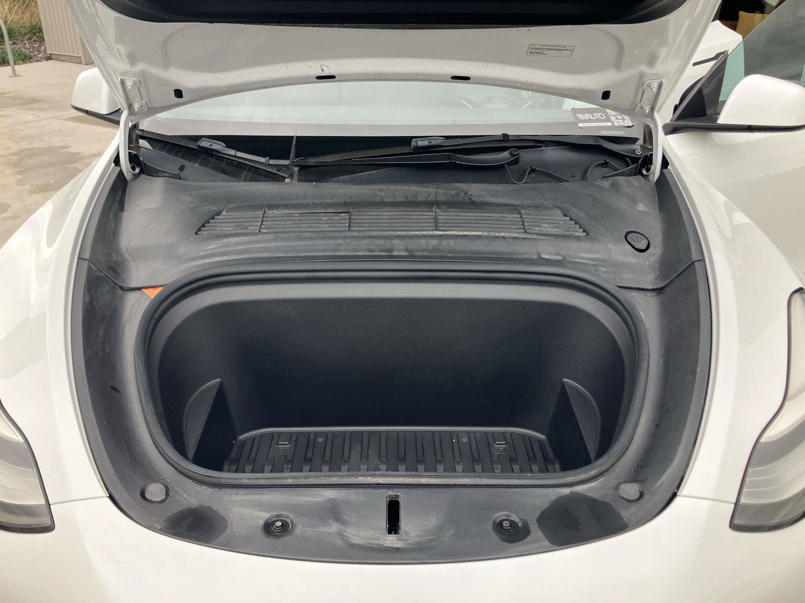 Used 2022 Tesla Model Y Long Range AWD/4WD image 24
