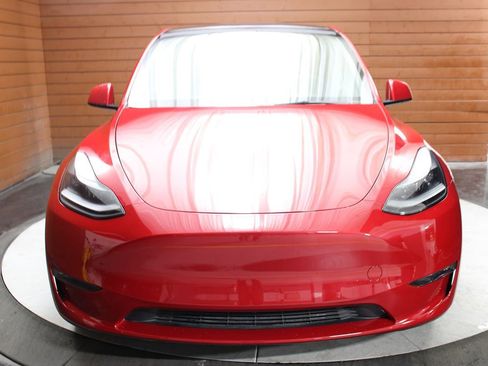 Used 2022 Tesla Model Y Long Range image 36