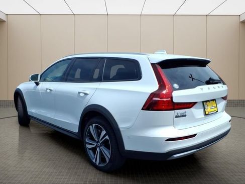 New 2026 Volvo V60 B5 Cross Country Plus w/ Climate Package AWD/4WD image 7