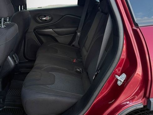 Used 2020 Jeep Cherokee Latitude image 12